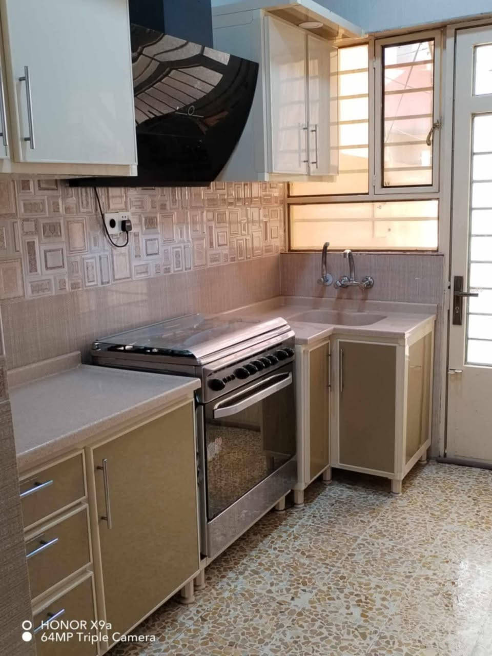 🔹دار للبيع في حي #الميثاق🔹
- مساحة الدار : 100 متر واجهة 5 متر
- شارع تبليط
- سند طابو 

🏠 تفاصيل الدار :- 
طابق واحد :غرفة نوم، هول، مطبخ ، استقبال، صحيات ، كراج  
_______________________________________________
للاستفسار:- 
***********
*********** 
مراجعة مكتب بيت الحضارة للعقار:
 عنوان المكتب سايدين حي الوحدة قرب مول سانكو 2
