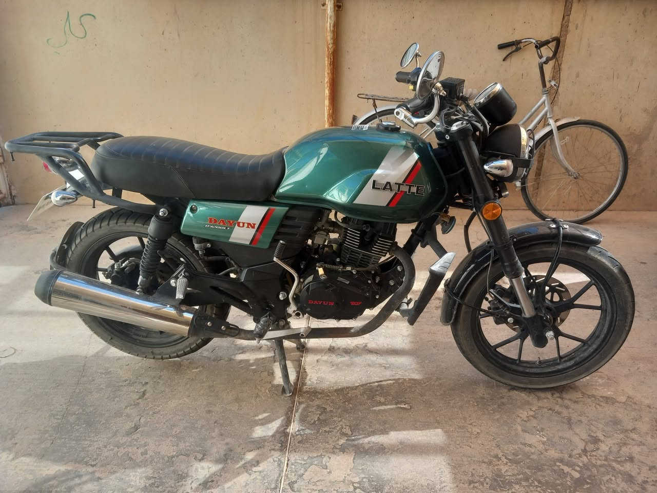السلام عليكم
للبيع دراجة دايوان لاتي 
محرك 200cc
مابي أي نقص 
ماشي 10000
للأستفسار عالخاص او عالرقم
***********
