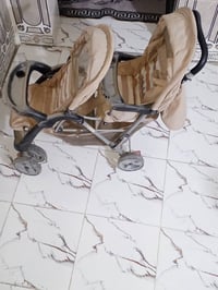عربة أطفال • نضيفه جدا • بيه مجال