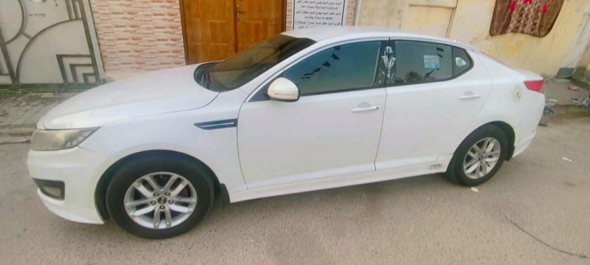 كي فايف ٢٠١٢ وارد كوري 
ما مكفولة من الصبغ و باب السايق امبدل
تخم تاير گير و مكينة تمام
حدادية نص عمر
السعر 100و بيها مجال قليل
السيارة بأسمي
العنوان البصرة
رقم الهاتف  ***********
