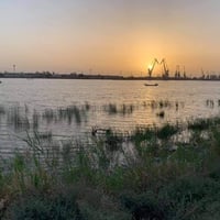 ارض الدكتور • مقابل ميناء المعقل • 170م