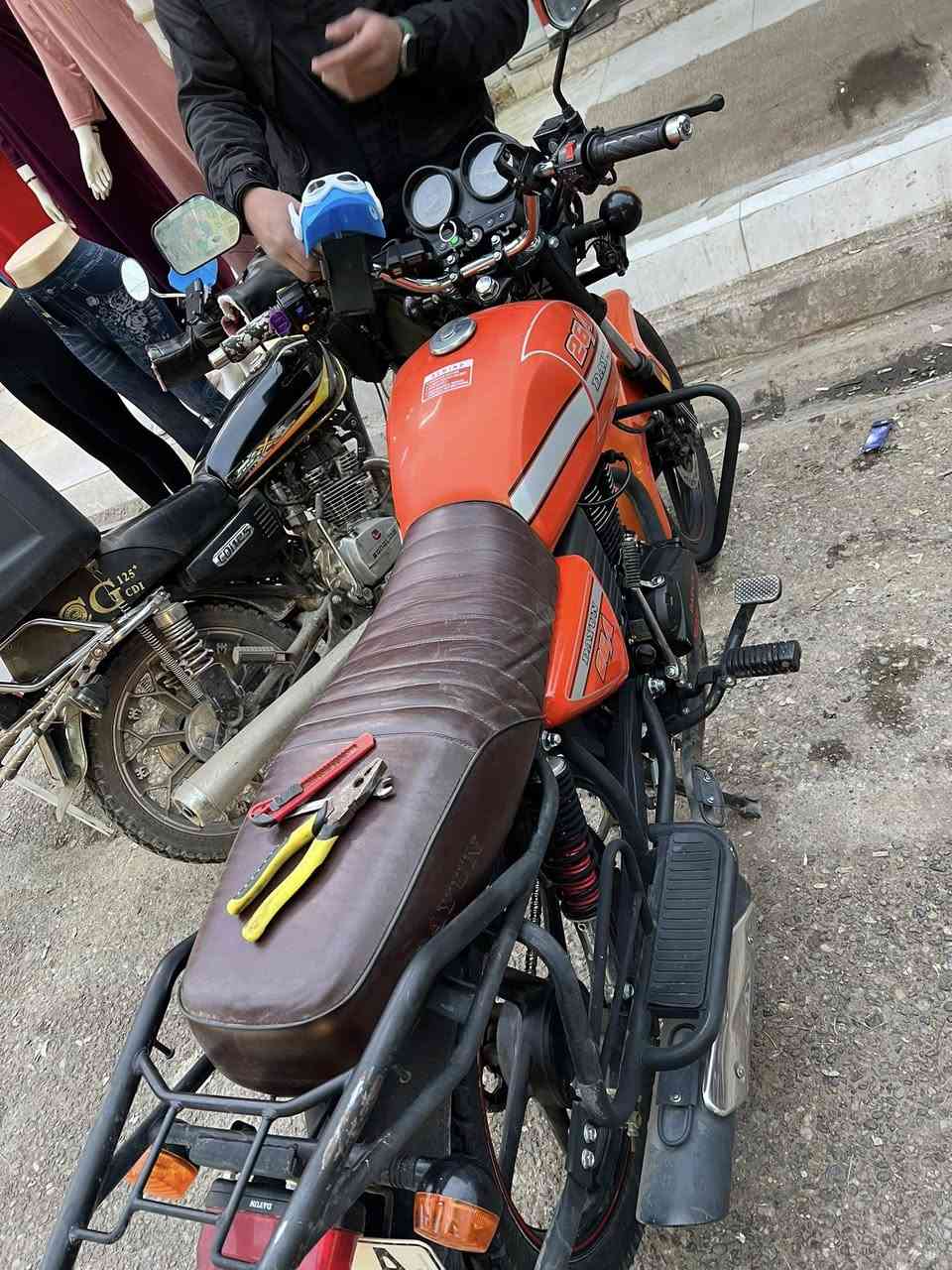 دايوان للبيع موديل 23 مرقم مشروع وطني ارقام انگليزي نضافه فول مكفوله كفاله عامه مكان كركوك سعر 2200 وبيها مجال للاتصال ***********
