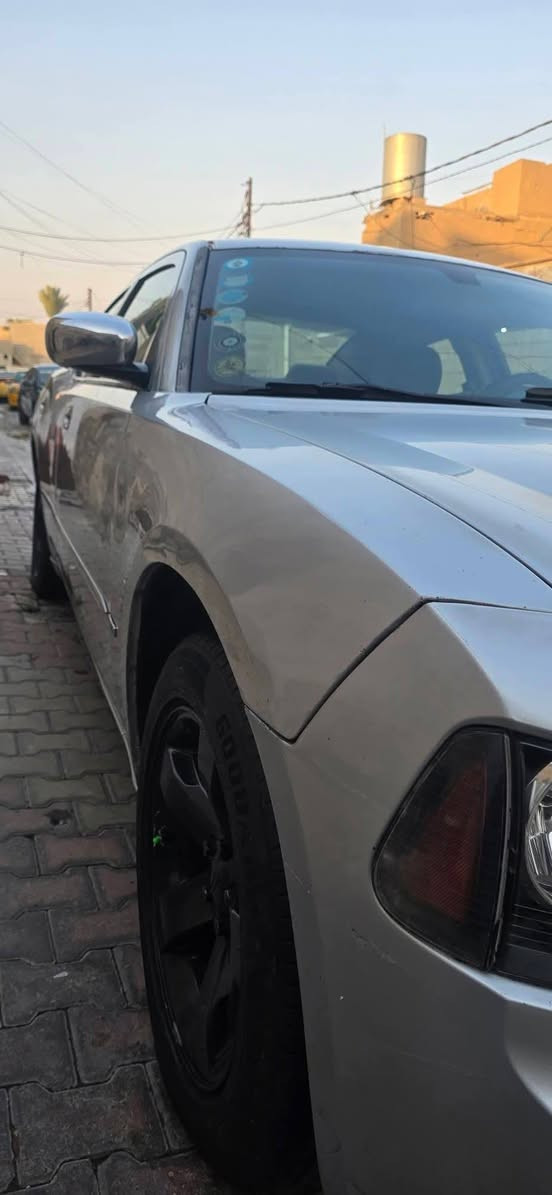 سلام وعليكم
دوج جارجر 2007 بغداد بسمي تحويل ثاني يوم 98$
 مكينة جديد كير جديد صدر امامي خلفي البارحه شادلها تايرات نص عمر مصبوغة حزام  عليها منضومة غاز جديد ما مشتغله ابد ع خط حادثها جاملغ وبنيد وبيها شبر تعمير بلغد شبر مكان السيارة كركوك*********** واتساب او خط
