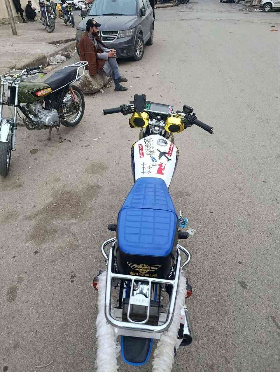 سلام عليكم دراجه  للبيع موديل 24دراجه حيل نضيفه ما متعوبه تخذه اطلع بيه وين ما تريد تجي تفحص اذاه ما تعجبك لا تخذ السعر 670او بيه مجال درجه مجنبزه لخر حبيه المكان كركوك حي صناعي القديم الرقم ***********موجود وتساب هم او الخاص مفتوح
