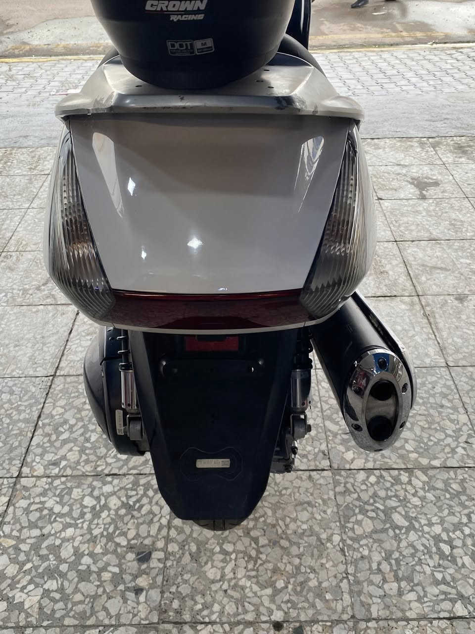 السلام عليكم 
دراجة سلفر ونج للبيع 400 cc
مكينة مكفولة كهربائياتهة كلهة شغالة مابيهة اي نقص
نضام ADS مانع انزلاق امامي وخلفي ابريك بل مكان
جكمجات الدشبول نفخ 
الدراجة اوفر مود
الدراجة عليهة 
1- منضومة زنون عالي ناصي سعرهن 75
2-صافرة انذار سعرهة 60
3-مري جانبية اصلية
4-ستاند مبايل اصلي
5-زوج تايرات ياباني اصلي قبل شهر مبدلهن نقشة وحدة
6-استاند صفح نيكل اصلي
7-اشاير لد اماميات 
مبدل دهن وفلتر امزويل قبل 10 ايام حتة ميحتاج تبدلة
بانزين كلة محسن 
اوراقها موجودة ومدفوع الكمرك مالتهة 
ونضافة الدراجة مبينة بل صور ميحتاج احجي بيهة
السعر 16$ وبيهة مجال
العنوان بغداد
رقم 0777480777


**إذا كنت صاحب هذا الإعلان وتريد حذفه لأي سبب، رجاءا أرسل رسالة إلى الدعم الفني**