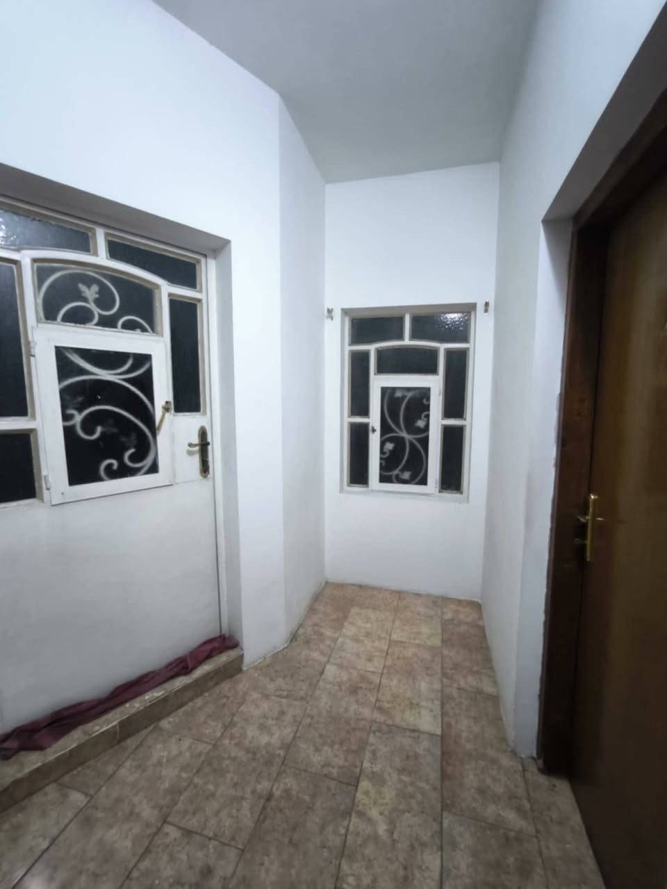 شقة للإيجار طابق أول نظيفه جدا منطقة الشالجية  قرب نادي السكك 120 م شارع عريض الشقه فوق بيت وليس عماره معزولة من ناحية الخصوصيه درج خارجي للشارع متوفر فيها جميع الخدمات تحتوي على غرفة نوم استقبال مطبخ معزول سطح وصحيات بلكونه الشقه غير مسكونه حالين 500 قفل بدون تعامل رجاءاّ فقط عوائل  للاستفسار الاتصال أو مراسلة الصفحة متوفر خدمة واتساب ***********
***********
