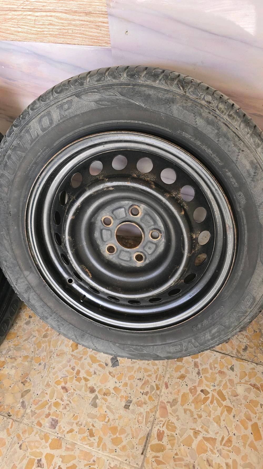 
ويل حديد كامري ٥ ستدات مع الاطارات جديدة 
بدون ممات سعرهن 200  مكاني معقل الابلة حجم الاطار  216/60R16 
*********** 



