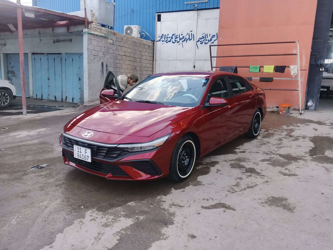 السلام عليكم النتره موديل 24وارد امريكي محرك 2000دوش
مكاني بغداد منطقه المعامل 
***********
