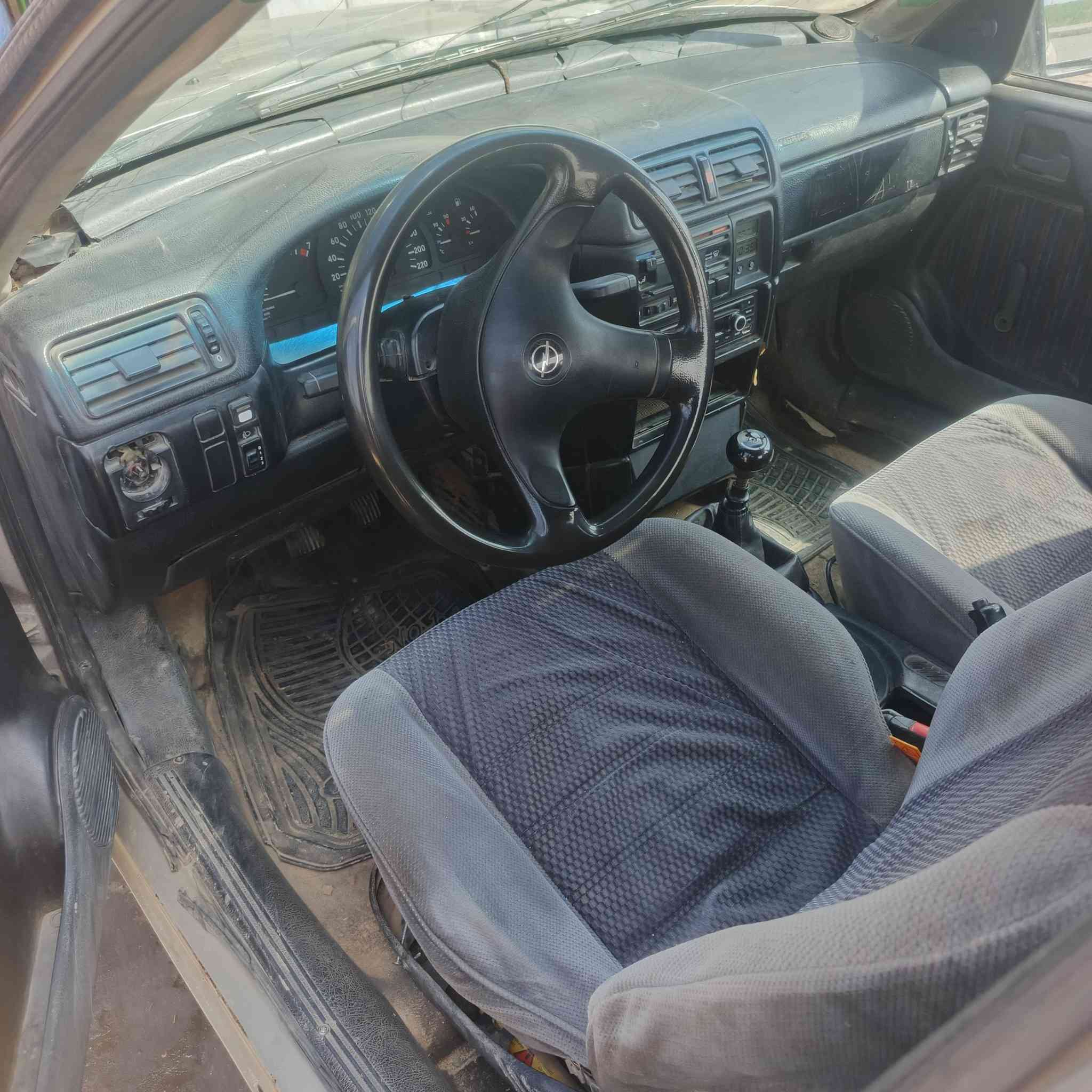 السلام وعليكم اوبل فكتره موديل ٩٣رقم صلاح الدين مشروع وطني كابون بنزين بيها كير محرك شرط تخم تاير صدر بطاريه جديد العنوان كركوك ناحيه يايجي السعر ٢٩وبي مجال ***********
