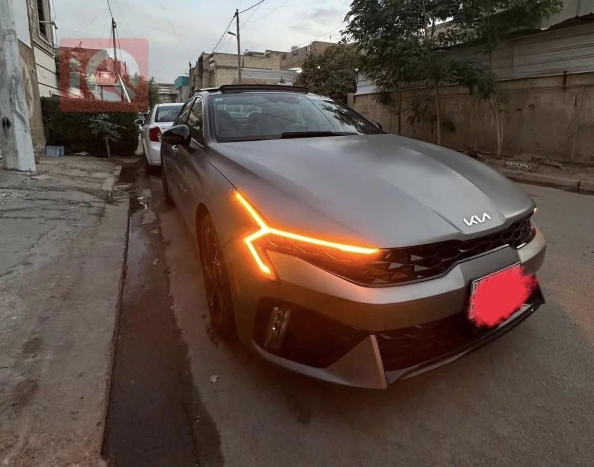 سلام عليكم 
K5 2025
جيتي لاين معروفة وارد امريكي لون اسمنتي طافي 
فول موصفات 
كامرات 360 
حساسات 
كشنات تدفئه تبريد 
استيرن تدفئة تبريد
بنراما
تحكم سيترن جهتين 
محرك 2500 رياضي 
وبعد بية هواي موصفات 
حادث قبق جنطة فقط مبدل اصلي 
ماشية 27 
رقم بغداد تحويل مباشر 
سعر 225 وبي مجال 
مكاني بغداد شارع فلسطين

0775 444 3311
