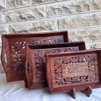 سيت صواني  نقش و تطعيم براص يدوي من خشب السيسم و الصناعة هندية  القياس...