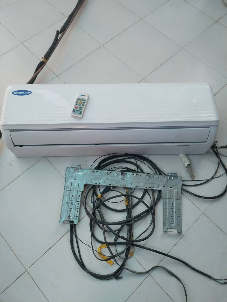 سبلت للبيع من وره وعوذ الكاذبه ٢ طن عاطل كبريسر سعر ٢٠٠ /***********
