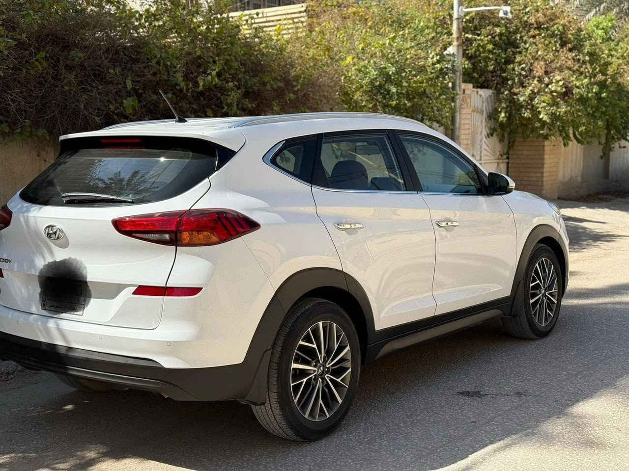 سلام عليكم توسان موديل 2020 خليجي شركه الكاصد خمس عدسات 
محرك 2000 دوش مكفول كشنات ثنين كهرباء شاحن وائر ليس  
سياره ماشيه 87 
كشنات جلد رقم بغداد نكليزي 
سياره جاهزه من كلشي السعر 207 وبيه مجال 
 
 
***********
