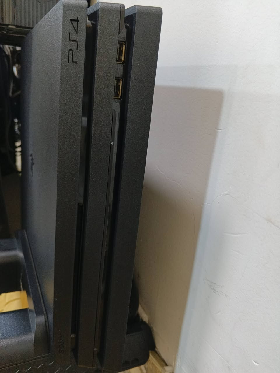 للبيع PS4 Pro مهكر (نظام 9.00) – نظافة 100% ✨
جهاز بلي 4 برو، قمة بالنظافة وما مشتغل هواي.
مهكر كامل وجاهز.
وياه الكارتون، يده الاصليه عدد2، وقاعدة مبردة.
الفحص والتشغيل مباشر قبل الشراء.
السعر: [450.000] وقابل للتفاوض البسيط للصامل.
.      .     .     .     .     .     .    .    .    .    . 
شرط الفحص والتشغيل عندي بالبيت، إذا ما عجبك كولشي ما خسران. الجهاز لوز ومضمون.
للتواصل: [***********]
