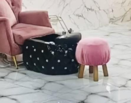 كرسي حلاقه لون وردي للبيع١٥٠ جديد
جاكوزي قدم ١٥٠
لون اسود


**إذا كنت صاحب هذا الإعلان وتريد حذفه لأي سبب، رجاءا أرسل رسالة إلى الدعم الفني**