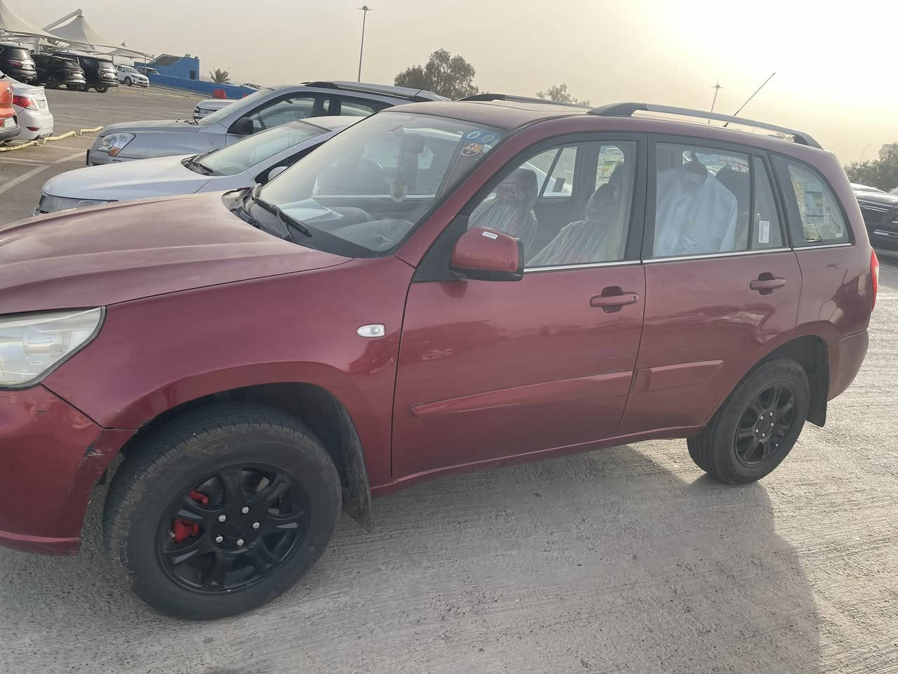 السلام عليكم تيكو موديل ٢٠١٢ شكل ٢٠١٣ السياره ماشيه ٨١ تبريد ثلج لايت زنون بيها صبغ ربع الجاملغ الامامي الايمن نقصها درايم شفت تعبان بدون خياس وبدون صبغ بس البنيد بيه جراد شوي مثل والباب مال صدر مشخوطه مموضح بالصوره رقمها بغداد بأسمي سعرها ٥٦ ورقه وبيها مجال مكاني بغداد رقم الهاتف ***********
