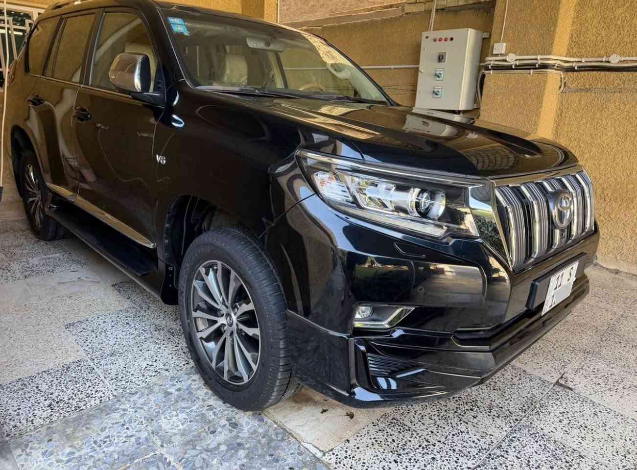 #برادو2023_ساز
رقم بغداد 
‏‎⚠️الصيانه لمدة 3 سنوات او 60 الف كم 
‏‎ضمان شركةساز 2023
‏‎مواصفات : VXS
عداد 7
‏‎المحرك : 4.0L . V6
‏‎٤ كامرات 
‏‎✴️ستيرن صاج +كهرباء
‏‎✴ مفتاح التشغيل بصمه .
‏‎✴ خاصية تشغيل عن بعد.
‏‎✴ فتحة سقف (سلايد).
‏‎✴ دفع رباعي 4×4.
‏‎✴ مصابيح اماميه زينون مع LED.
‏‎✴ كشافات ( بروجكتور) زينون .
‏‎✴ شاشه كبيره.
‏‎✴ كامره دواره .
‏‎✴ ويل كب قياس 18 .
‏‎✴ مقاعد جلدلون بيج +تحكمات المقاعد الأماميه كهرباء.
‏‎✴ زر مساعد نزول منحدر.
‏‎✴زر مانع للتزحلق vsc قفل اكسل .
‏‎✴ زر مساعد دوران dac .
‏‎✴ سستم ايرباك عدد 8.
‏‎✴ شاحن واير لس .
‏‎✴ مري AUTO قابله للطي.
‏‎✴ اشاير بالمري .
‏‎✴ زراك لايت .
‏‎✴ ثلاجه وسطيه .
‏‎✴ حساس خلفي 
‏‎✴ تبريد 3 قطع  .
‏‎✴ 7راكب .
‏‎✴ مخرج للطاقه A 10  مخرج AUX&USB.
‏‎✴ مخرجHDMI L
‏‎✴ زراك لايت .
‏‎✴ خزان وقود عدد 2.
‏‎✴ سستم ايرباك متكامل .
‏‎✴ تحكم مقود متعدد لاستخدامات.
‏‎✴️نظام الزحف 
‏‎✴️ماوسات 
‏‎✴️كشنات الصندوق كهرباء 
________________________

‏‎ملحقات السياره
‏‎🔖 فرشات ارضيات land cruiser prado 
‏‎🔖 مطفأة حريق 
‏‎🔖كيج ايطارات 
‏‎🔖 مثلث
‏‎🔖 عده 
‏‎🔖 جك 
‏‎🔖 سبير نوع ويل كب 
‏‎🔖كتيب ضمان والصيانه
‏‎🔖بصمه اضافيه
للاستفسار *********** 
السعر 570 $ ‏‎
