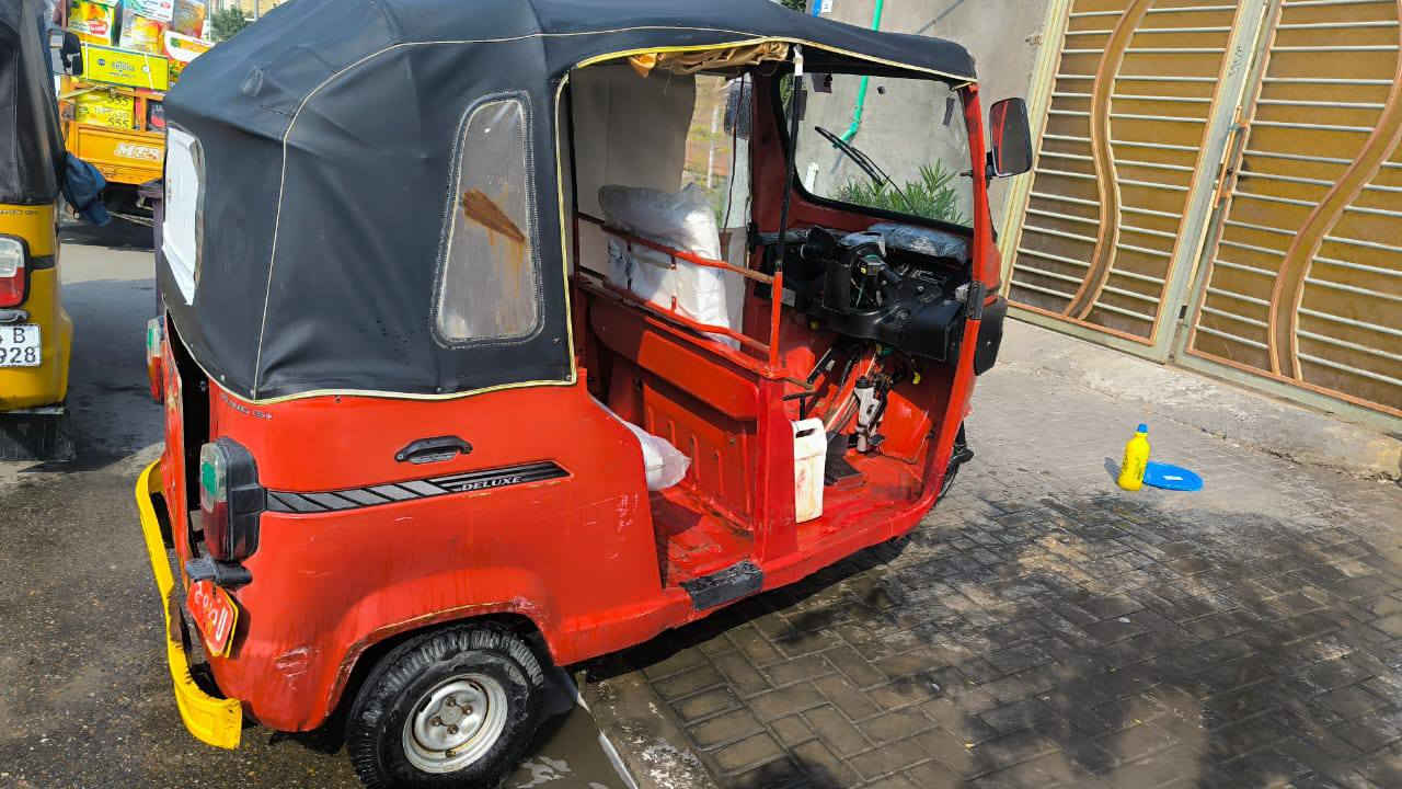 السلام عليكم شباب تكتكTVSموديل 20رقم وسنويه مكان البصرة حي الشرطه رقم الهاتف ***********
