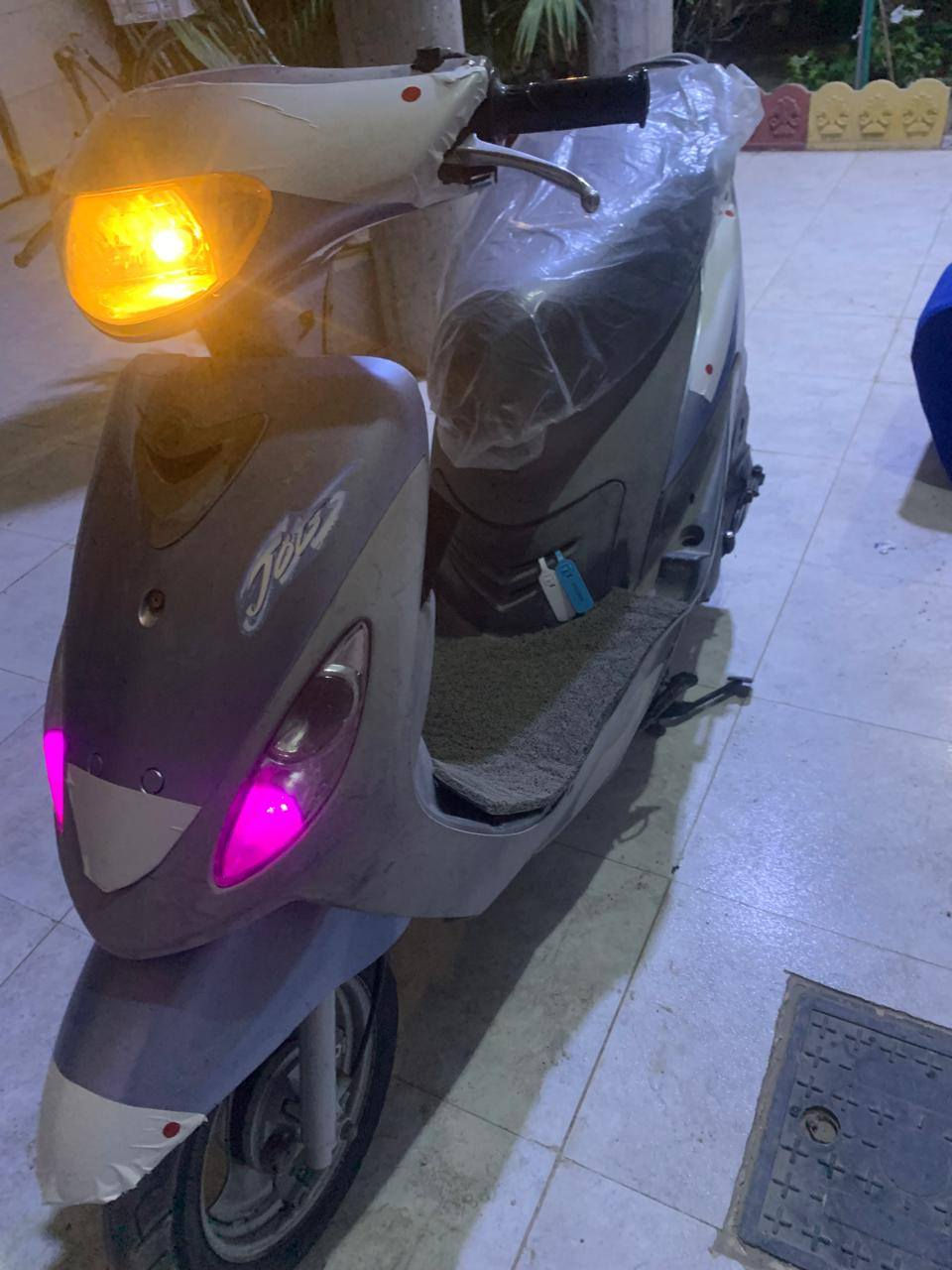 السلام عليكم
ملاحضه/ ((لا تجي تكلي شنو بيه الدراجه ما ناقصها برغي واي عطل ما بيه واذا تحب وين ما تريد تأخذها أخذها وافحص)) 

ماكس قجمه موديل 2006 للبيع دراجه ياباني اصلي صارلها شهر طالعه من الوكيل وبيه ضمان سنه كامله على المكينه من المعرض

مكينه برغي ما مفتوح بيه نضيفه وشلعه كلش قويه تشك الكاع ومعدل خير من الله

كهربائيات كلها شغاله كلشي بيه شغال تشتغل سلف وهندر

ملاحضه/ الدراجه وياها خوذه وكفرات كرزيه مختمه

سعر الدراجه مليون وبيه مجال الي مو شراي لا يجي يراسلني 
عنوان البصره
الرقم ***********
