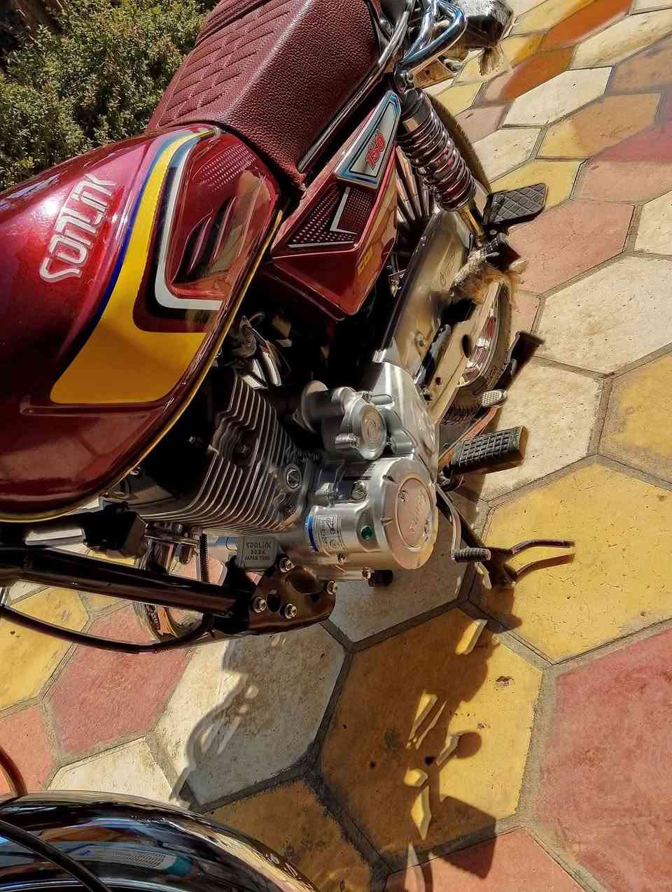 سلام عليكم دراجه للبيع دراجه جديده مكفوله كفاله عامه موديل 24 طالع بشهر 11 بيه تشغيل عن بعد 
عداد الكتروني كلشي بيه شغال..
سعره 750 مكاني طويريج منطقه الطبر للتواصل *********** وتساب أو خاص
