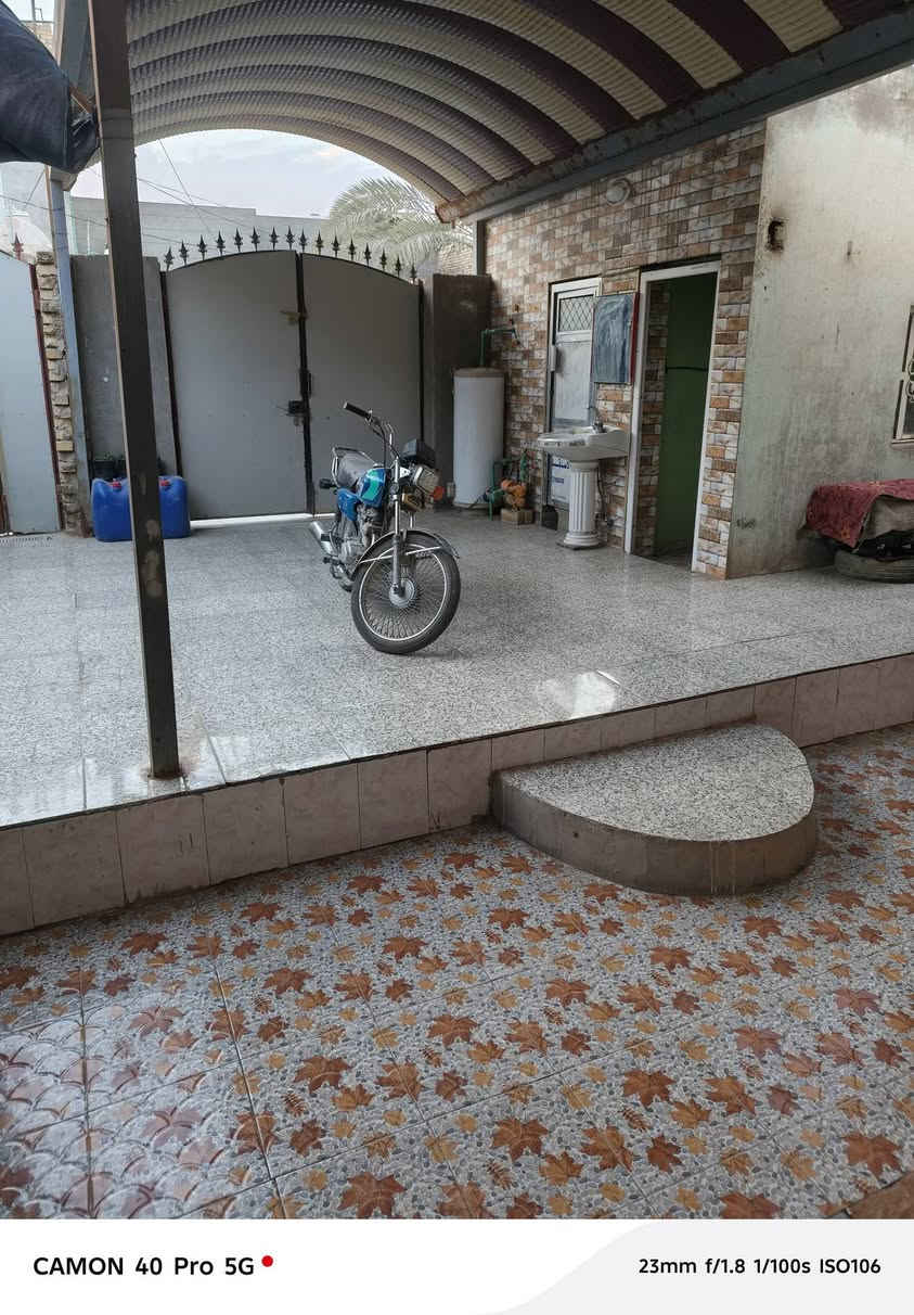 يرهم مراوس دار سكن للبيع العنوان ديوانيه حي العسكري قرب مدرسه الخوارزمي بيت 🏠 مرتب نظيف المساحه 200 متر طابو صرف السعر 110 وبي مجال يرهم مراوس ابدونم من ضمنه بيت 🏠 حسب النتفاق ***********
