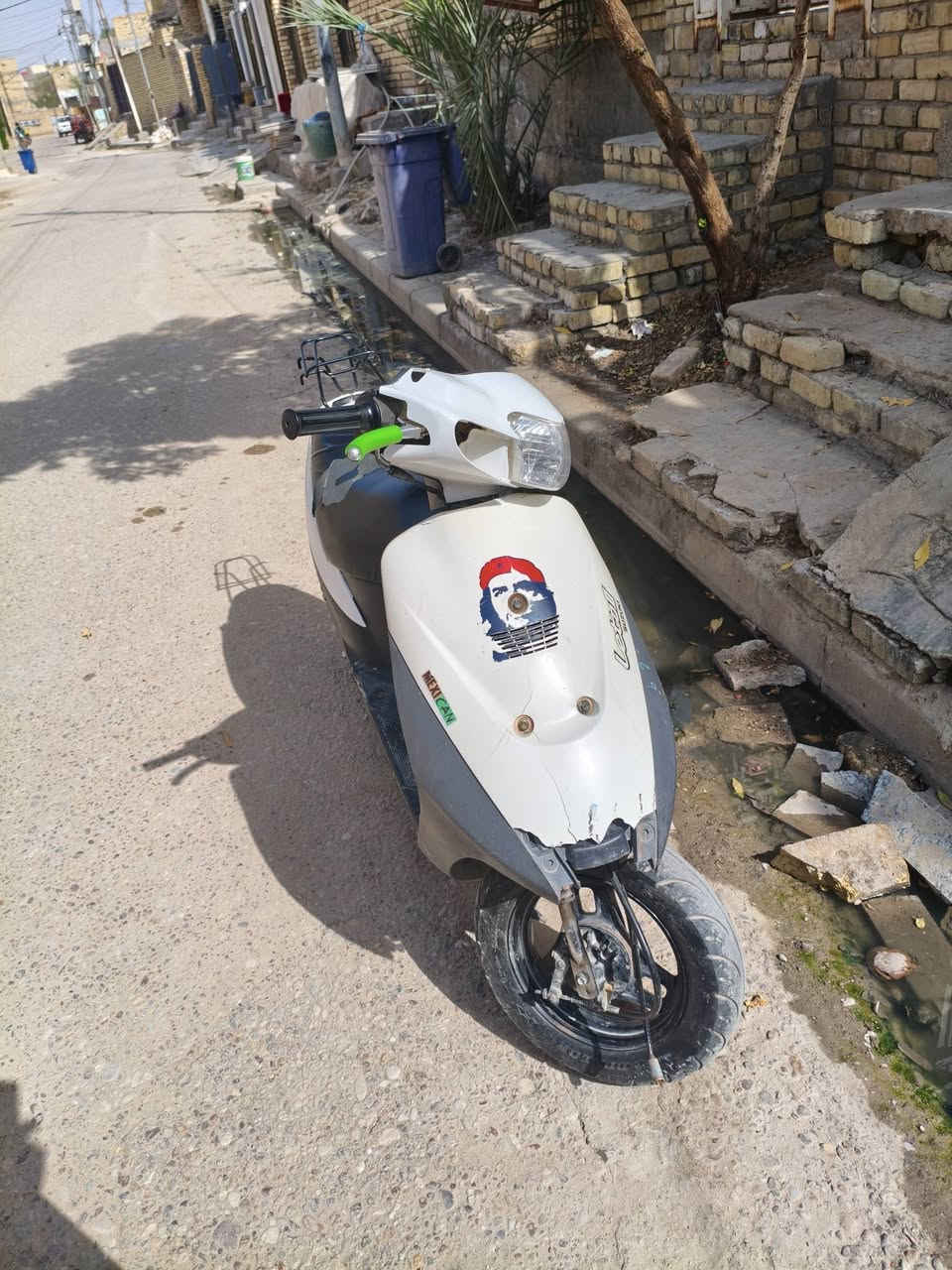 كفاله عامه اوراق بسمي قبل شهر طالعه من الوكيل  مكاني ميسان شغاله سلف وهندر * كلوب عالي ناصي * اشاير موجودات بس فاصلهن * هورن سيدان تك * الدراجه عوزهه شغلات جماليه مثل قبق وكشن هذن ثنينهن ب  ٥ يصيرن عليك ***** السعر ٣٠٠ وبيها مجال قليل لشراي


**إذا كنت صاحب هذا الإعلان وتريد حذفه لأي سبب، رجاءا أرسل رسالة إلى الدعم الفني**