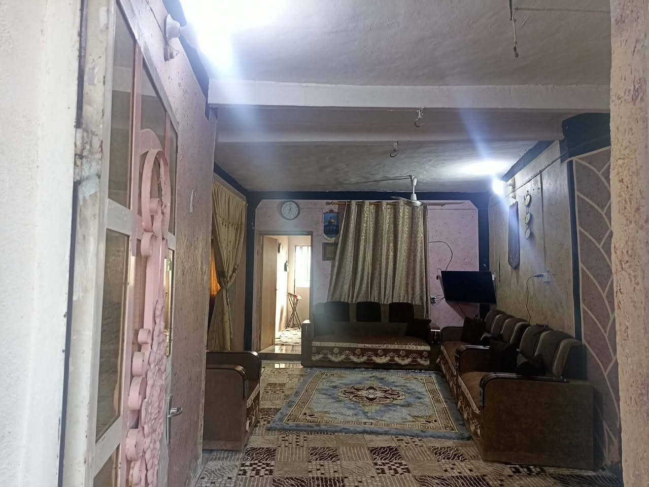 دار للبيع 
نوع السند طابو صرف
المساحة ١٧٣ متر
الموقع مجاور سوق الجمعة سوق بلدروز 
للاستفسار مراجعة المكتب علاء التميمي الواقع في كسيرات شارع العلوه
***********-***********
