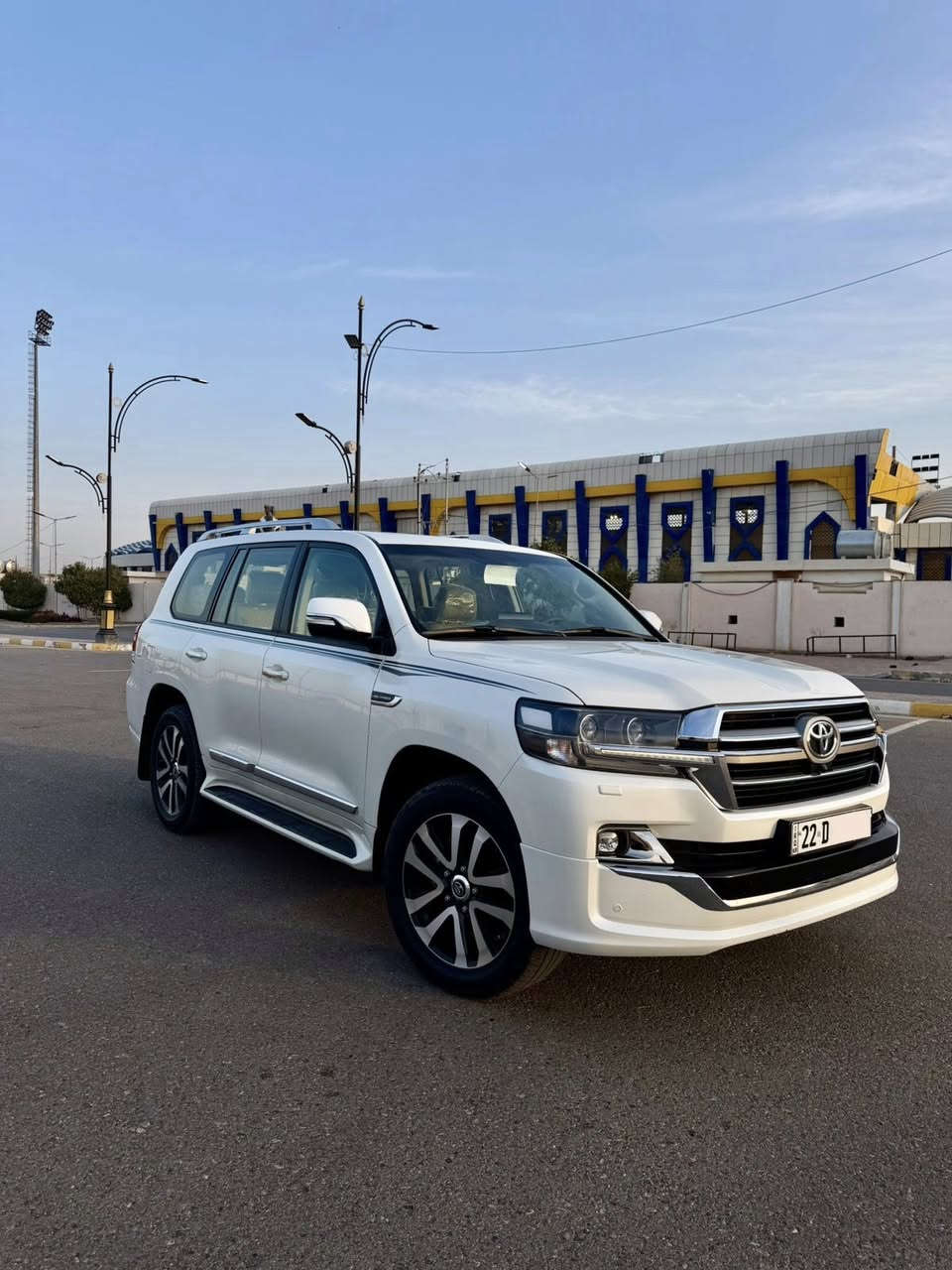 السلام عليكم للبيع لاندكروز موديل 2019ساز باب اول رقم اربيل بسمي  تحويل ثاني يوم  مكفول كفالة عامه من كلشي حته الدعاميات كفاله 
محرك سيارة 4000. V6
فول موصفات 1/1
دشبول ليزري
بصمه تشغيل 
بصمه أبواب لمس 
تشغيل عن بعد 
فتحه سلايت
كشنات ثنين كهرباء 
كشنات جلد  
زراكات 
مري شفط 
شاشات خلفيه   
سبعه راكب 
ثلاث قطع تبريد 
حساس امامي 
حساس خلفي 
وباقي موصفات المعروفه 
السياره جديده حته اسبيرها منازل وتخم تاير جديد 
ماشيه 113 الف حقيقي 
السعر :اتصل
الاستفسار اتصل على الرقم 
***********
مكان السيارة الأنبار رمادي
