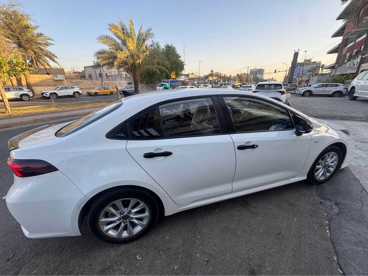 سياره كولا ٢٠٢٥ هايبرد باسمي ماشيه ٢٨ الف وقابله للزياده بيها فقط مكانين بارد ومصلحه تصليح كلش حلو ممبين يم علي المندلاوي السياره جديده بمعنى الكلمه وعليها كت سوادات كامل السعر ١٥٥ وبيها مجال قليل حك الجيه 
العنوان بغداد ش فلسطين 
للاستفسار *********** بغداد, العراق
