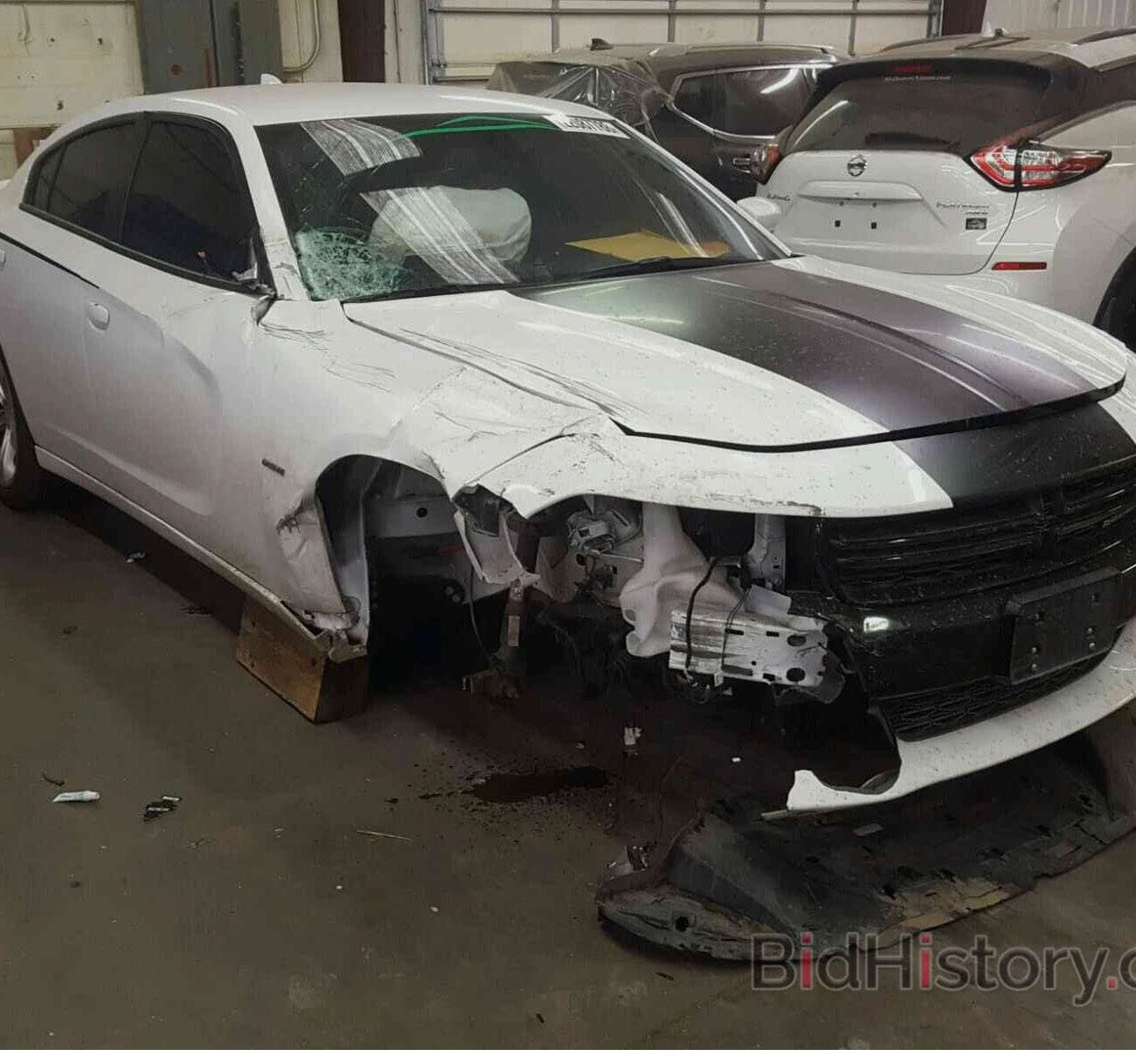 جارجر ارتي ٥٧٠٠ موديل ٢٠١٦ الحادث موضح بالصورة والباب العكس السائق مبدل جاهزه للاخير وبيها بارد مابيها اي نقص سنوية جديدة لل٢٩ هزة جديدة  شرط التحويل رقم قادسية 
السعر 180 مكان السيارة البصرة ***********
