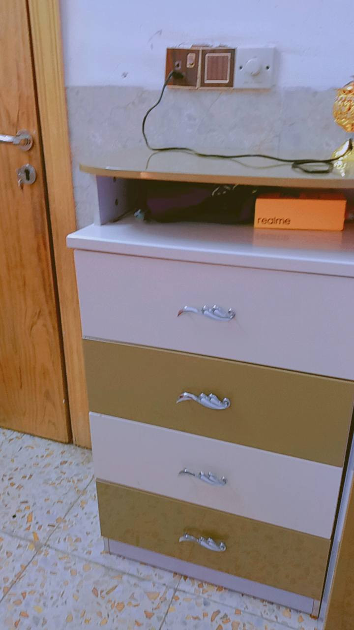 غرفه تركيه مشدوده مره وحده نضيفه استعمال شهرين 7 قطع الكنتور 6 بيبان الضهر مال الكنتور سميك 2 سانتيم السعر مليون و250 وبيه مجال مستعجل علا بيعته استفسار ع الخاص وع الرقم ***********
