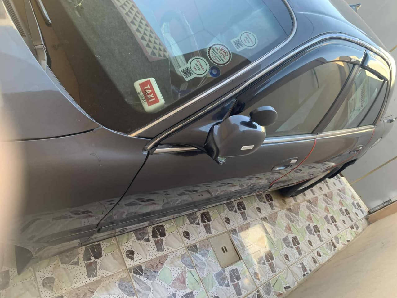 السلام عليكم اخوان سوناته تو موديل 1996 رقم بغداد بسمي رقم الجديد صار شهر من ستلمت السنويه وارقام 
هزه جديده كير مكينه مكفولات تبريد  مكفوله من الضربه والمعجون صبغ عام جماليه فقط السعر 50 وبيه مجال للشراي اتصل ودلل *********** مكانه بغداد الشعب
