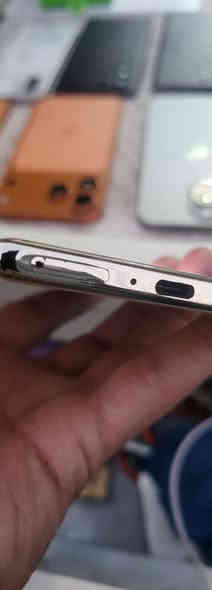 للبيع ب سعر ١٥٠ الف دينار فقط 
رام ١٢ و ذاكره ٢٥٦ كيكا 
دبل سيم 
مكان اربيل قلعه *********** واتساب خابرني
