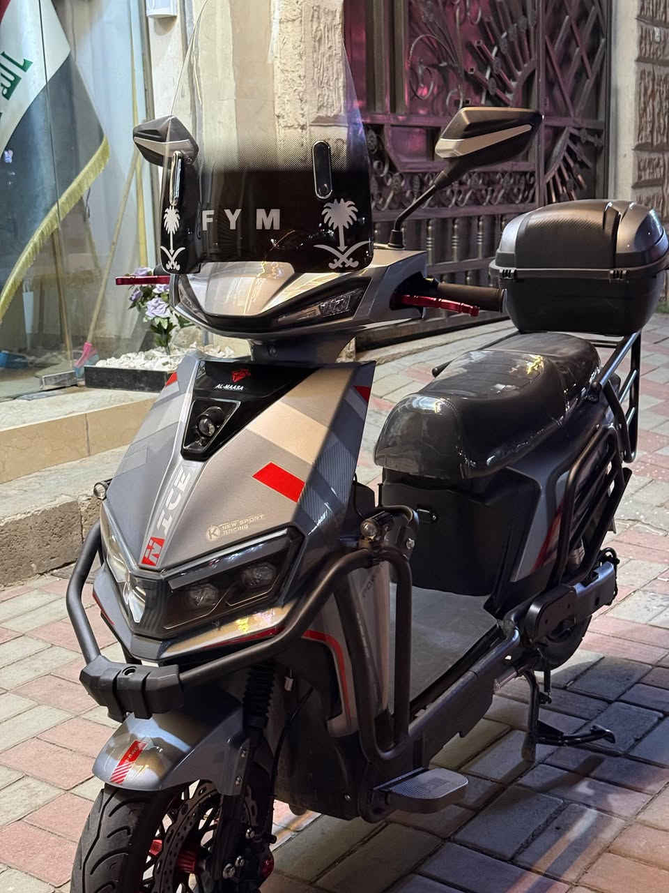 يالله للبيع دراجه شحن ماسه  مدرع صاله اسبوع اقل مستخدم بعده جديد لك الخطوط مالتاير بعدهن 6بطاريات بعده لك جديد بلكارتون سرعته 100 كير 4نمرات مثبت سرعه  مكاني الرمادي شارع 17 
السعر 750 او بي مجال قليل 
***********
