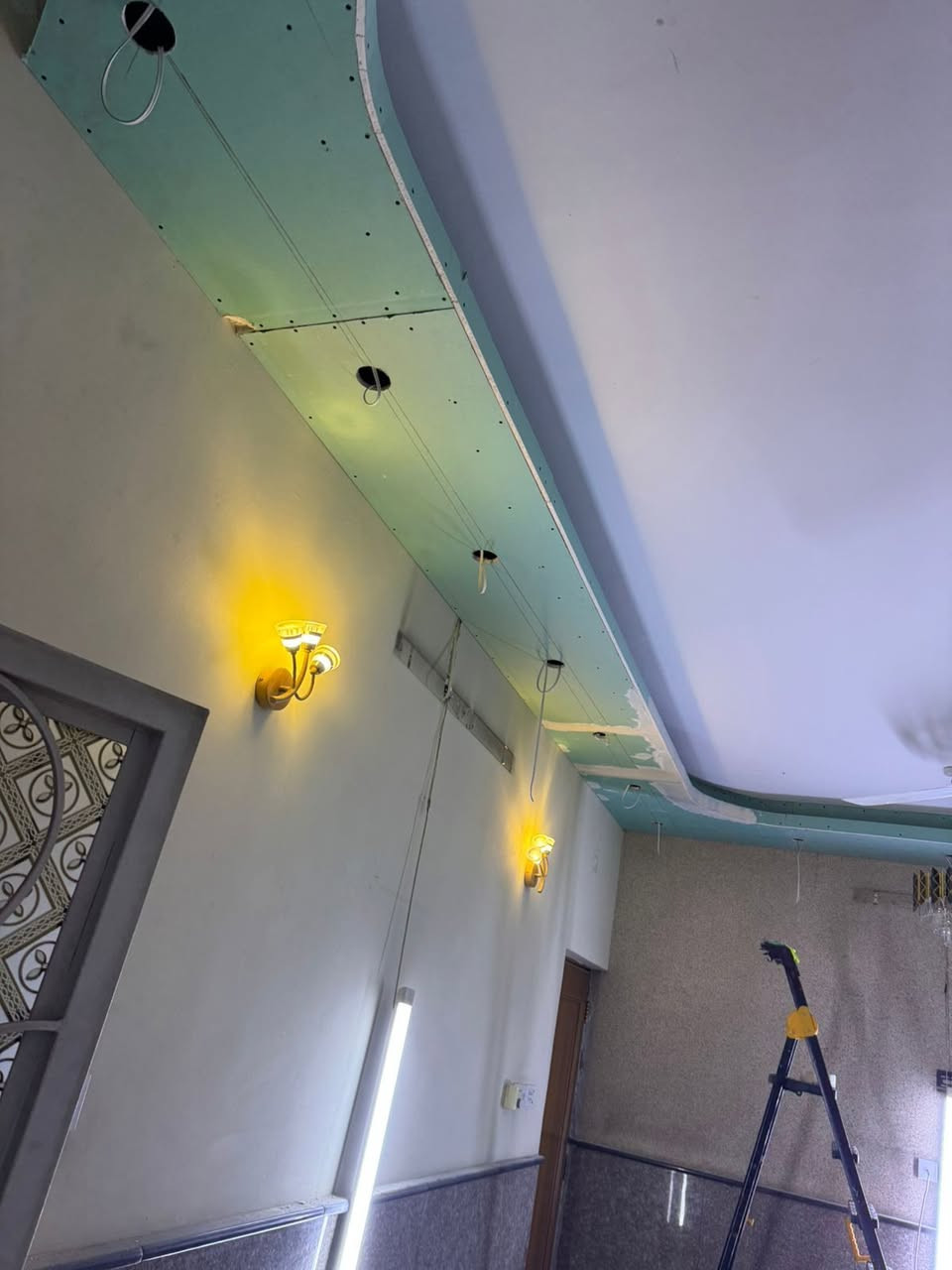 ابو حسن الصباغ لجميع انواع الصبغ واتساب ***********
