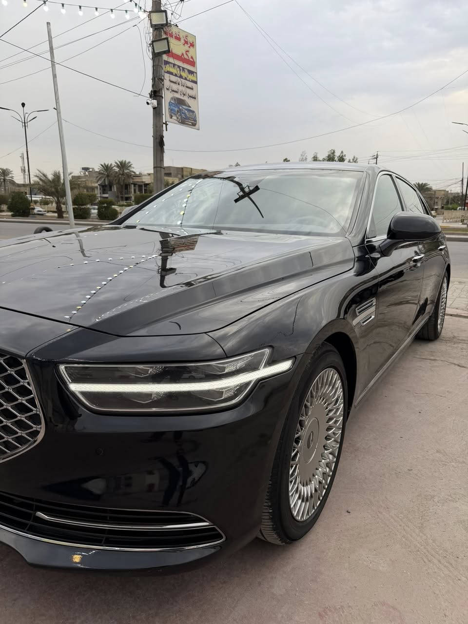 السلام عليكم للبيع جنيسيس 2020 G90
رقم بغداد
السيارة وارد كوري 
فول مواصفات 
داتاشو
كاميرات 360 درجة
باب طويل Long
وباقي المواصفات معروفة 
ماشية 67 الف ميل
بيها صبغ جاملغ امامي
 والبنيد تبديل
مكينة 3.8
السيارة جديدة كلش 
والسعر مناسب كلش 325 ورقة وبيها مجال 
مكان السيارة بغداد
للاستفسار ***********
