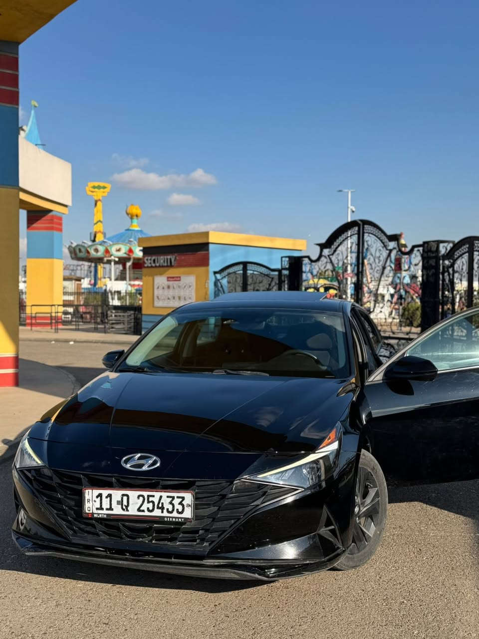 النترا هايبرد للبيع موديل 2022
(السيارة مكفولة من الصبغ )✨
ماشية 42 mi
 حادثها خلفي فقط ومعدل قبق صندوك عل بارد موضح بل صورة 

مواصفات السيارة فول 
-بصمة/ فتحة  /تشغيل عن بعد /اوتو هولد / هند بريك بصمة / تحديد مسار وقيادة ذاتية / رادار امامي/ شاشة ابل كار بلي / تدفئة كشنات/ حساس تايرات / صندوك فتح تلقائي / 

السيارة مكانها بغداد حي جامعة 

***********

السعر 143 وبيه مجال بسيط
