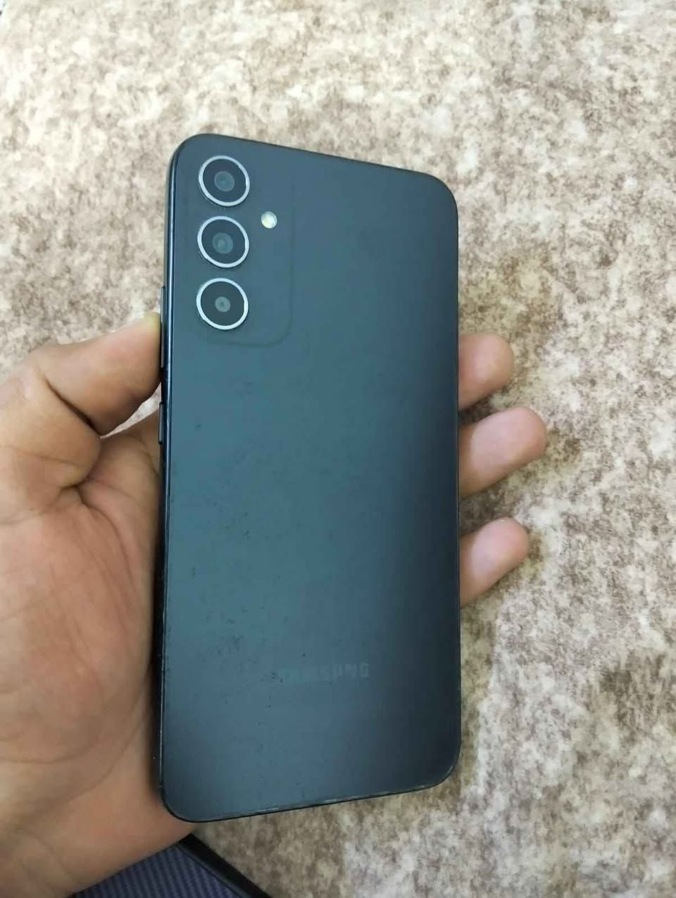 سلام عليكم A34للبيع الجهاز ما مصلح ولا امبدل بي اي شي بي شخوط بسيطة بشاشة والظهر سعره 175 عنواني بغداد البلديات قرب ساحة الحمزة رقمي *********** بغداد, العراق
