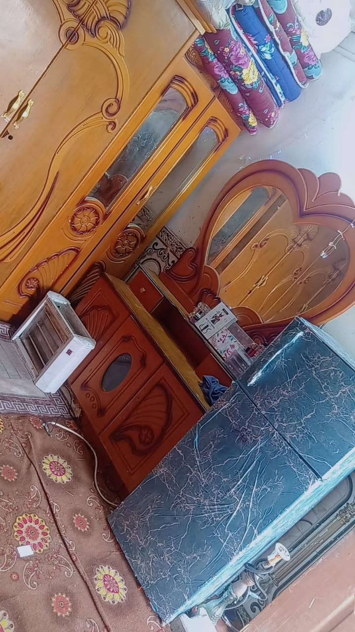 سلام عليكم غرفت اخشاب تزكام لل بيع نضيفه حيل زلغه ما ‏‪***********‬‏بيهه سعر ب ٧٠٠ وبيه مجال مكاني الحمزه شرقي رقمي
