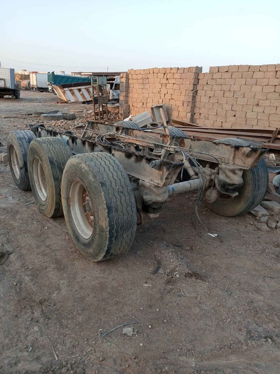 سلام عليكم ورحمه الله وبركاته شريط كامل للبيع العنوان بغداد جرف النداف التصال. ***********
