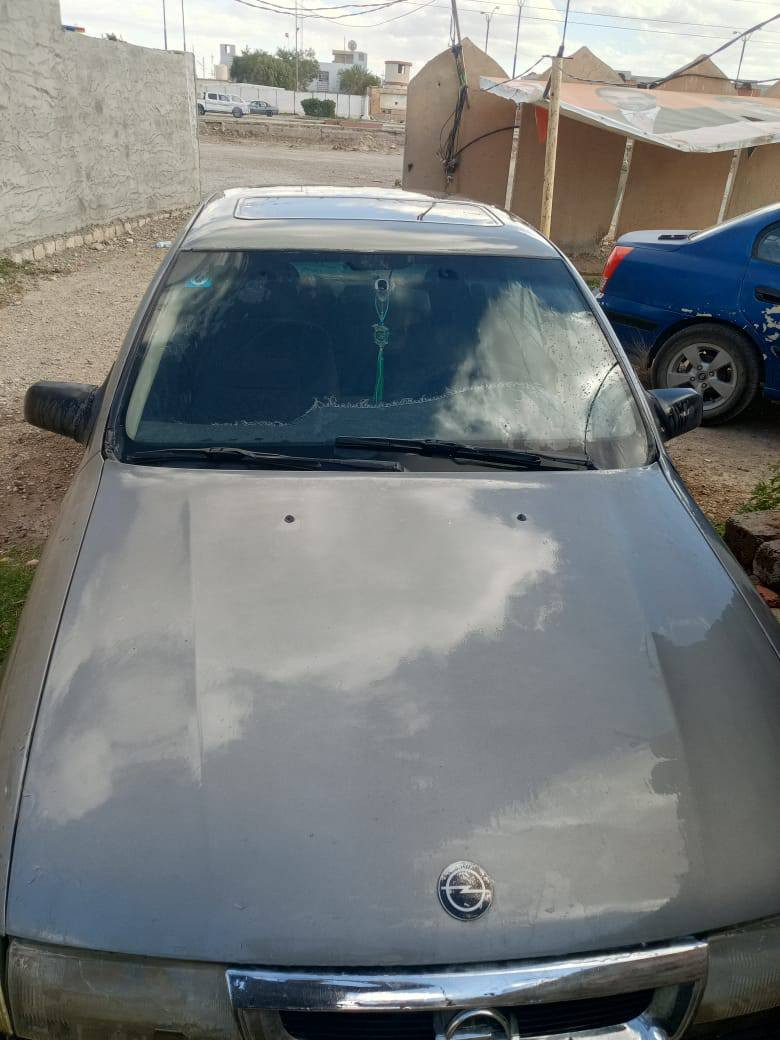 السلام عليكم مكلف بل نشر  اوبل فكترا موديل 1993  محرك 16 باور استيرن اي بي اس سياره جاهزه اترايهه حلو وناعمه السياره مصبوغة للجماليه فقط  مكان السياره تكريت للستفار ***********
