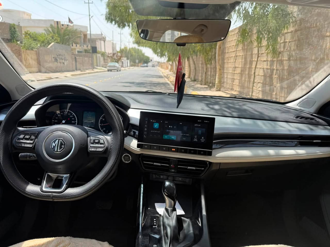 📌 للبيع: MG 5 Plus موديل 2025 – بحالة الزيرو! كفالة عامة
🔹 أهم المواصفات:

 المحرك: 4 سلندر / 1500 (تنفس طبيعي – اقتصادي جداً )

 المسافة المقطوعة: ( 3 ) الف كم (جديدة تماماً)

 الضمان: تحت ضمان الشركة الرسمي

 الرقم: أربيل (بأسمي)

اللون : ابيض

 العجلات: ويل كب 4 قطعات

 دخول ذكي + تشغيل بصمة

 نظام Auto Hold + Auto Brake

 مثبت سرعة وتحكم ستيرن كامل

شاشة ابل كار بلي واندرويد

حساس خلفي

حساس ضغط اطارات

لايت زينون + اشاير بالمري

تبريد قطعتين (أمامي وخلفي)

💰 السعر والملاحظات:

 السعر: ( 120 ) ورقة وبيها مجال بسيط .

دفتر بانزين بيها . 

فحص السيارة مرفق مع الصور في المنشور . 

📞 للتواصل والاستفسار:

 رقم الهاتف: [***********]

 المكان: { كركوك / قضاء طوزخورماتو }
