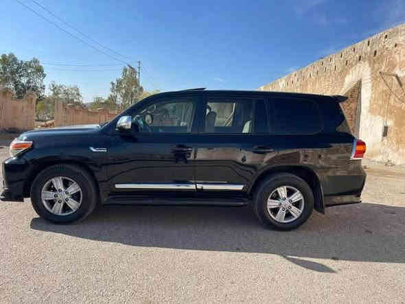 .                               
تۆیۆتا لاندگرۆزەر(وەنەوشە): مۆدێل 2012

ڕەشی قەتران 
مواسەفات : 8 پستۆن ، بەسمە ، سڵایت ، بۆیاغی نیە دەعامی بۆ دەعامی بەشەرت چوار تایەی لۆکی لەژێرە 

سەنەوی و ژینگەو ڕێگاوبانی هەتا 2030 تازەیە گێڕ و مەکینە و تەبرید و بەناوکردن و غرامە هەمووی بە شەرت 

نرخ : 365$ مەجال

ژمارەی خاوەنی سەیارە☎️ ***********

~~~~~~~~~~~~~~~~~~~~~~~~~~~~~~~~~~~~

تويتا لاندگروزر ونوشة مودل 2012 
اسود قطران 
مواصفات 8 سلندر بصمة -صلايت -مابيه صبغ دعامية للدعامية بشرط 4 تايرات بشرط 
سنوية والفحص  لغاية 2028
گير والمكينة والتبريد بشرط
والسعر _365  وبيه مجال
رقم الهاتف _*********** السليمانية
