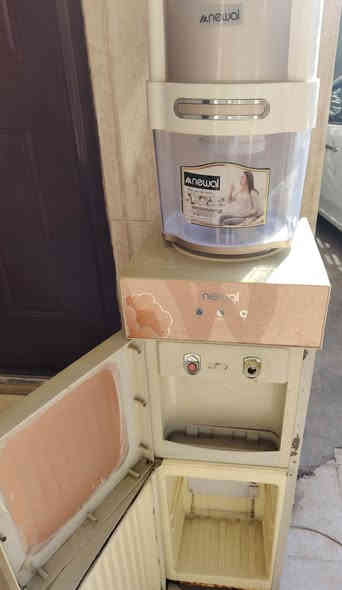 سلام عليكم للبيع براد ماء كل عيب مابي حار وبارد شغال ويه قاعده ماله كامل سعر 70 الف
***********
