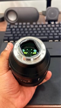 ٨٥مم • f1.4 • نظيفة