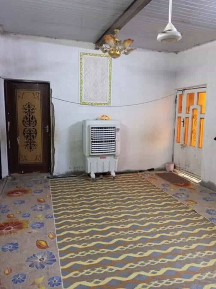 السلام عليكم دار للبيع طابو زراعي سند 25 
المساحه 140  مثلث الكلابيين خلف بيت احمد القاضي 
***********

