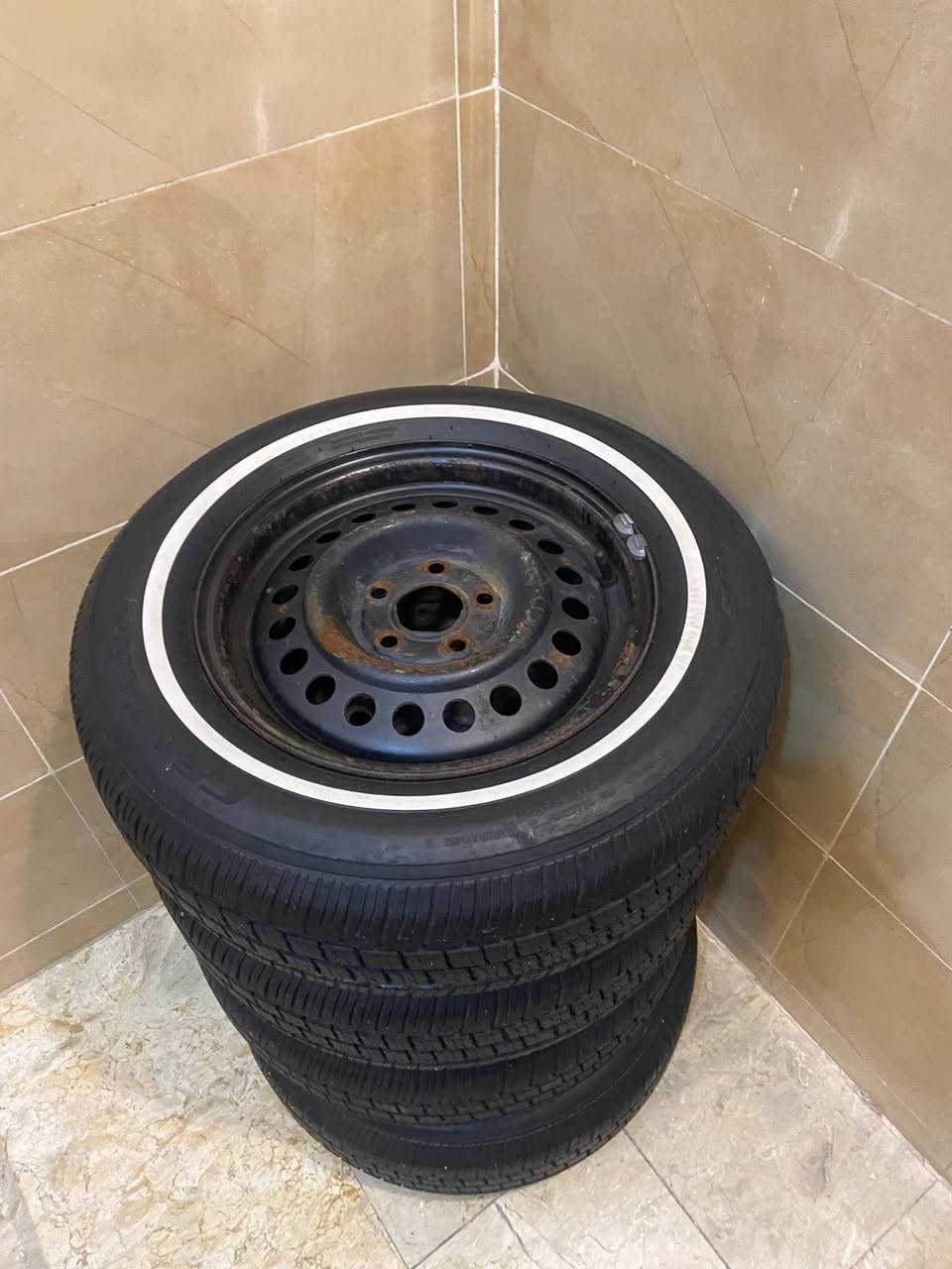 سلام عليكم. شباب تحويره كورلا.   كامله وياله سلبرتي.  جديده كلش. تايرات سنترا. جدد  معروضه. ب٤٥٠ وبيها مجال     

 ***********.
