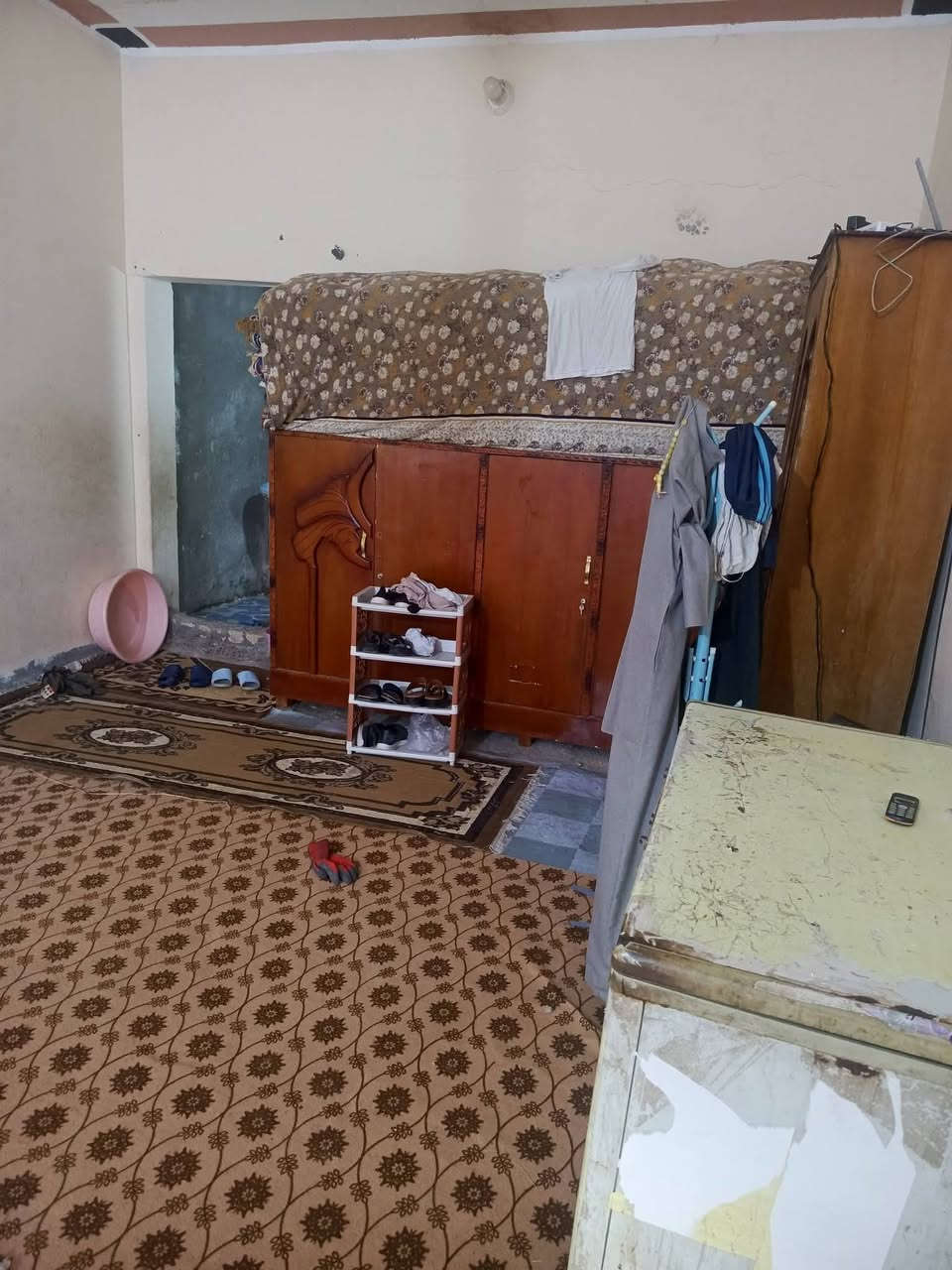 بيت للبيع بحي جسوم بسعر مناسب تواصل ***********
مساحة ميتين متر
