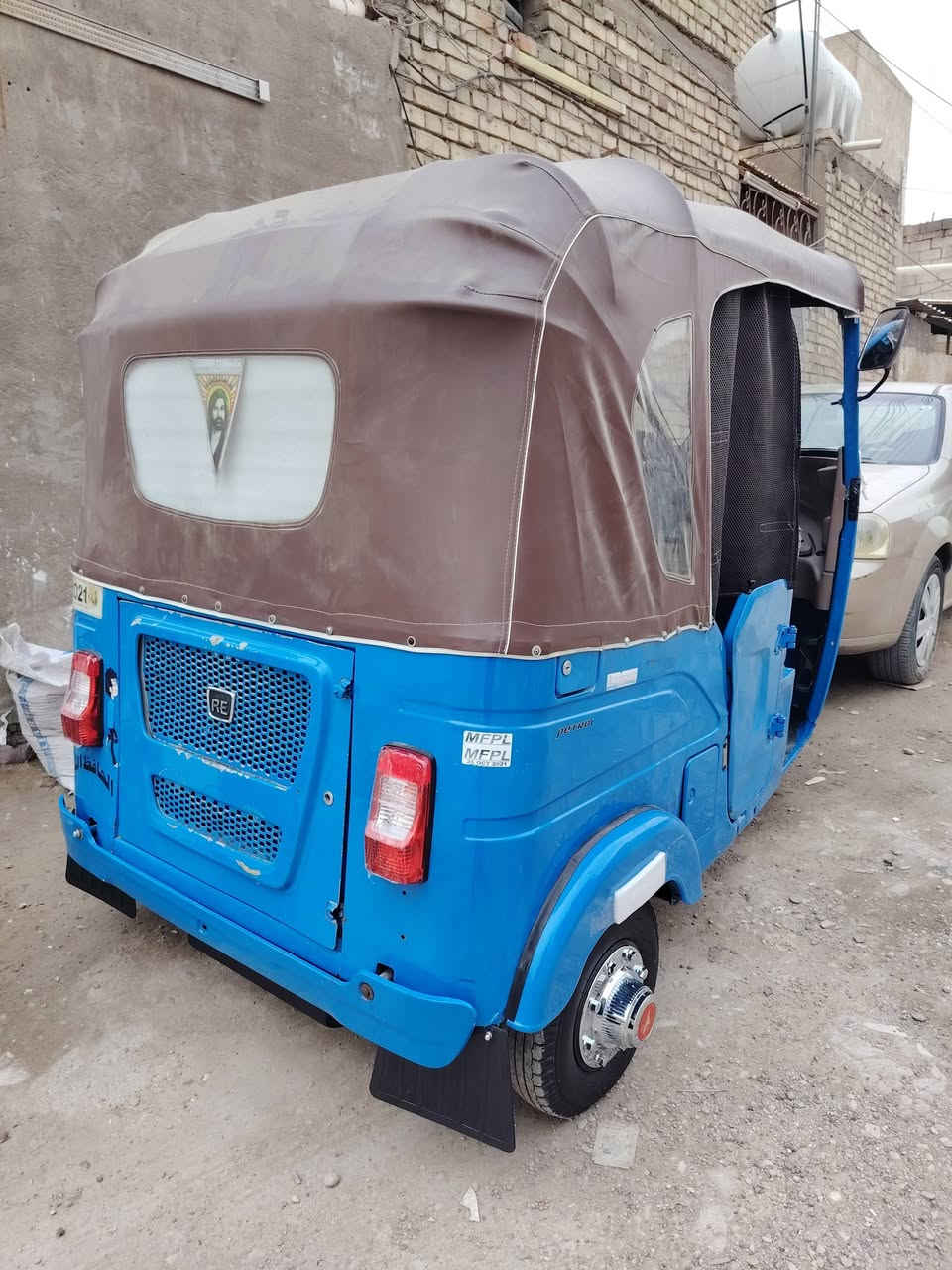 سلام عليكم تكتك 2021 جاهزه من كلشي تخم تاير مكينه كير اكسل كفاله بيها صبغ لغد طخت وصبغته وبيها نكدات خياس سويته تكتك حلو وخير من الله سعرها 7500 وبيها مجال للطيبين  مكانها بغدادالطالبيه شقق الاستفسار علرقم ***********
