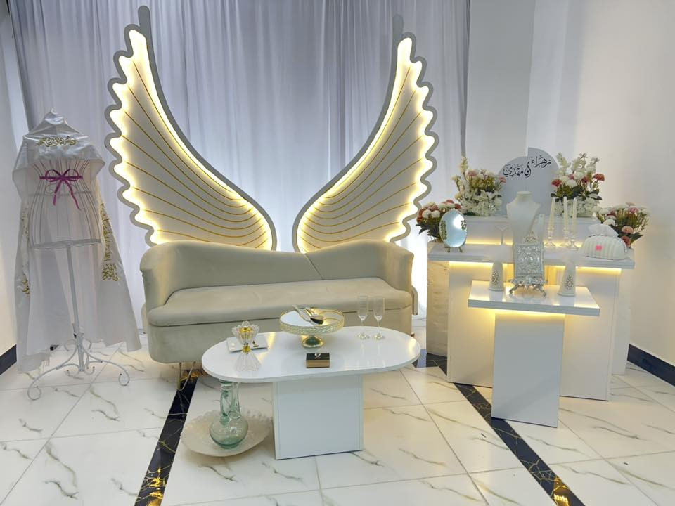 السلام عليكم
كوشتين للبيع كامل الاوله لون بيجي معا خشبي 3لوحات +6طبلات وشازلون جديد شغل درجه اوله ndfثكيل 

الشكل الثاني شكل الفراشه معا الركن شغل ثكيل ايضا 

المكان البصره للتواصل او الاستفسار اكثر خاص او على رقم ***********
